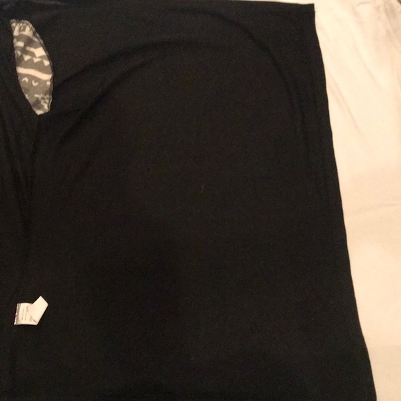 Adorable Black with White Shaw - Picture 6 of 8